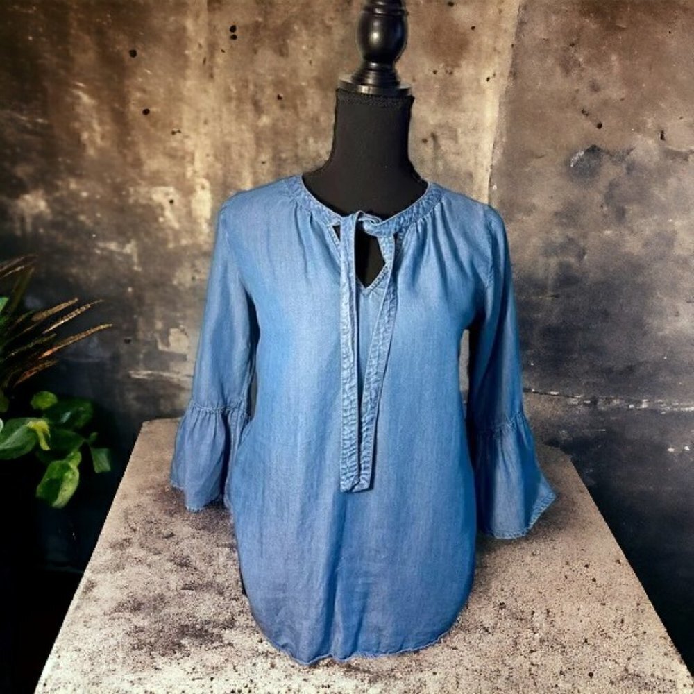 Old Navy Lightweight Denim Bell Sleeve Blouse Women’s Size XS